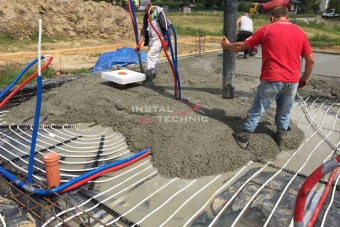 zalewanie płyty fundamentowej