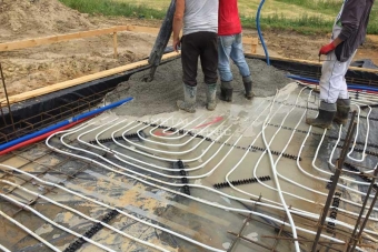 zalewanie płyty fundamentowej